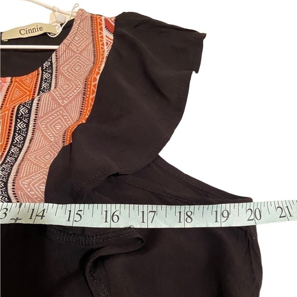 Cinnie Ruffle Sleeve Top Size Large - Picture 7 of 8